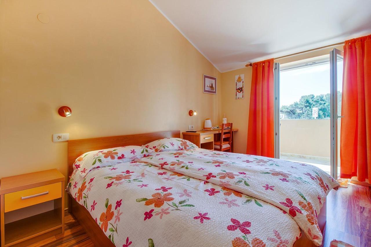 Apartments And Rooms By The Sea Nerezine, Losinj - 11815 Exteriér fotografie